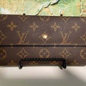 Louis Vuitton Brown Signature Wallet Excellent Condition.